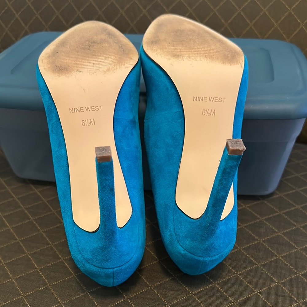 Nine West Women's Blue Suede Heels - Picture 3 of 11